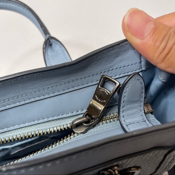 RARE COLOR!! COACH Swagger 21 Carryall Sat… - Picture 9 of 16